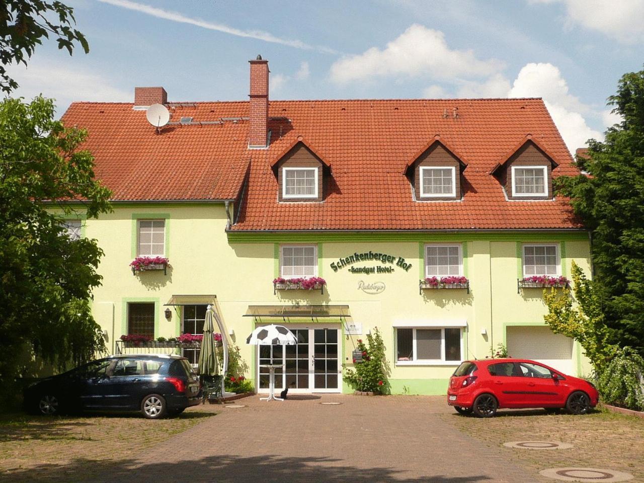 Land-gut-Hotel Schenkenberger Hof Delitzsch Exterior foto