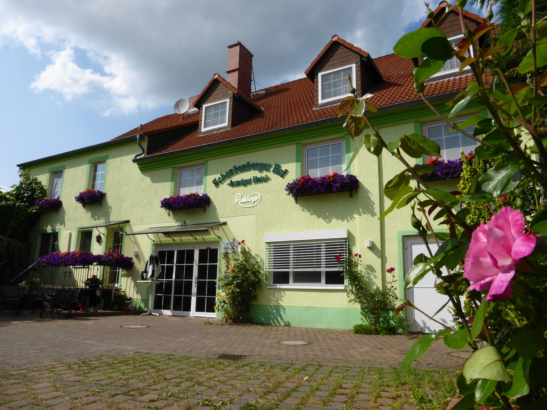Land-gut-Hotel Schenkenberger Hof Delitzsch Exterior foto